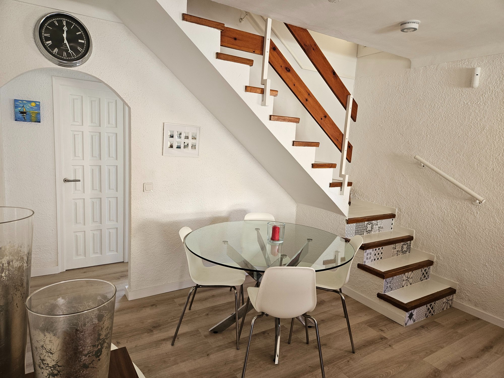 Comedor con mesa de cristal